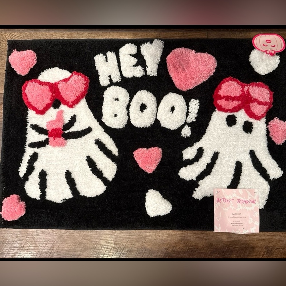 Halloween Betsey Johnson Black & Pink Hey Boo Ghost Bathroom Rug